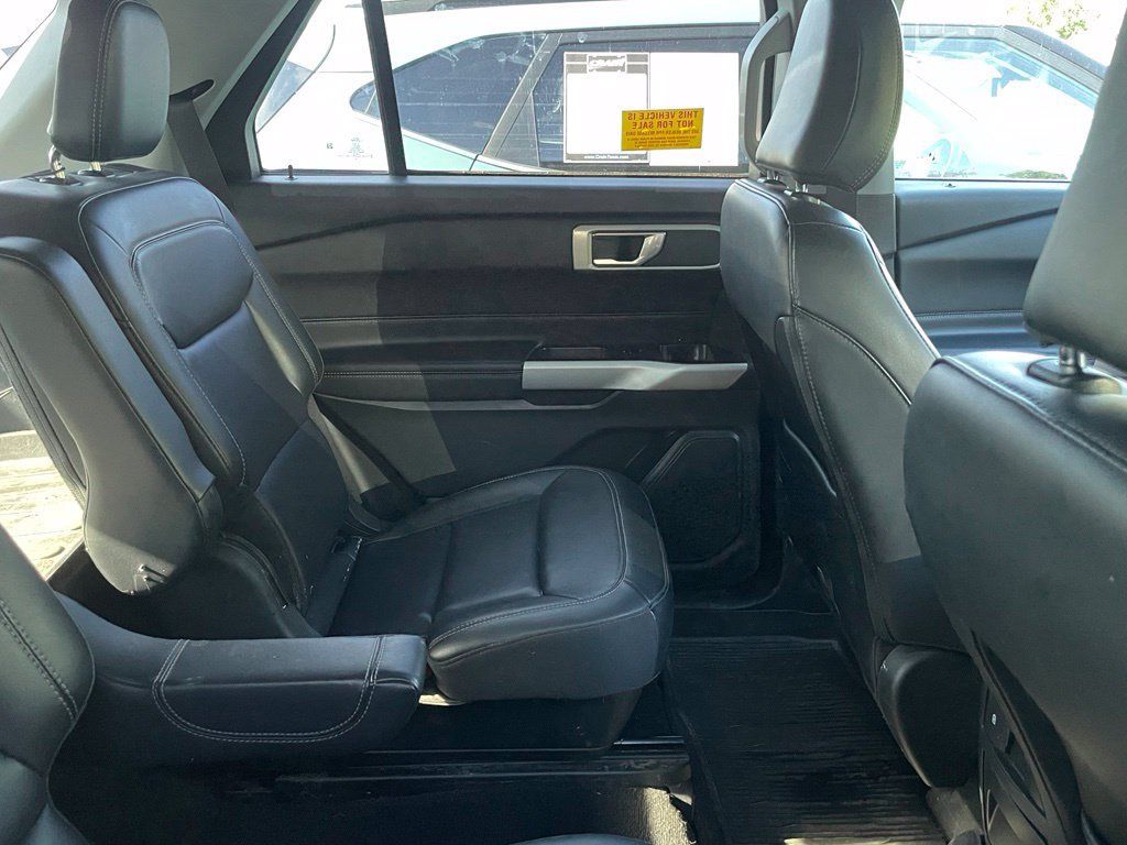 Used 2022 Ford Explorer XLT w/ Equipment Group 202A RWD image 9