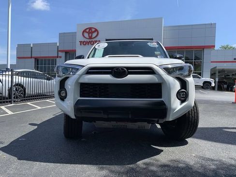 Used 2021 Toyota 4Runner Venture w/ Moonroof Package AWD/4WD image 3