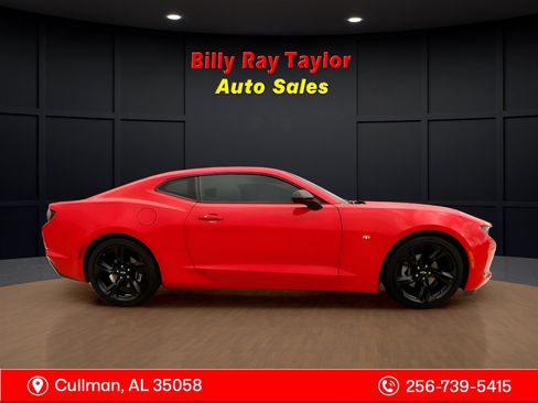 Used 2020 Chevrolet Camaro LT w/ RS Package image 5