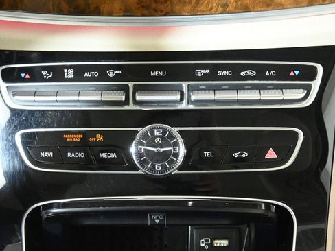 Used 2018 Mercedes-Benz E 400 4MATIC Sedan image 22