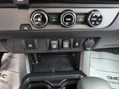 Used 2018 Toyota Tacoma TRD Sport RWD image 24
