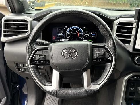 Used 2023 Toyota Sequoia Platinum AWD/4WD image 19