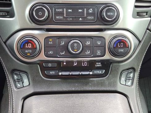Used 2019 Chevrolet Suburban Premier RWD image 17