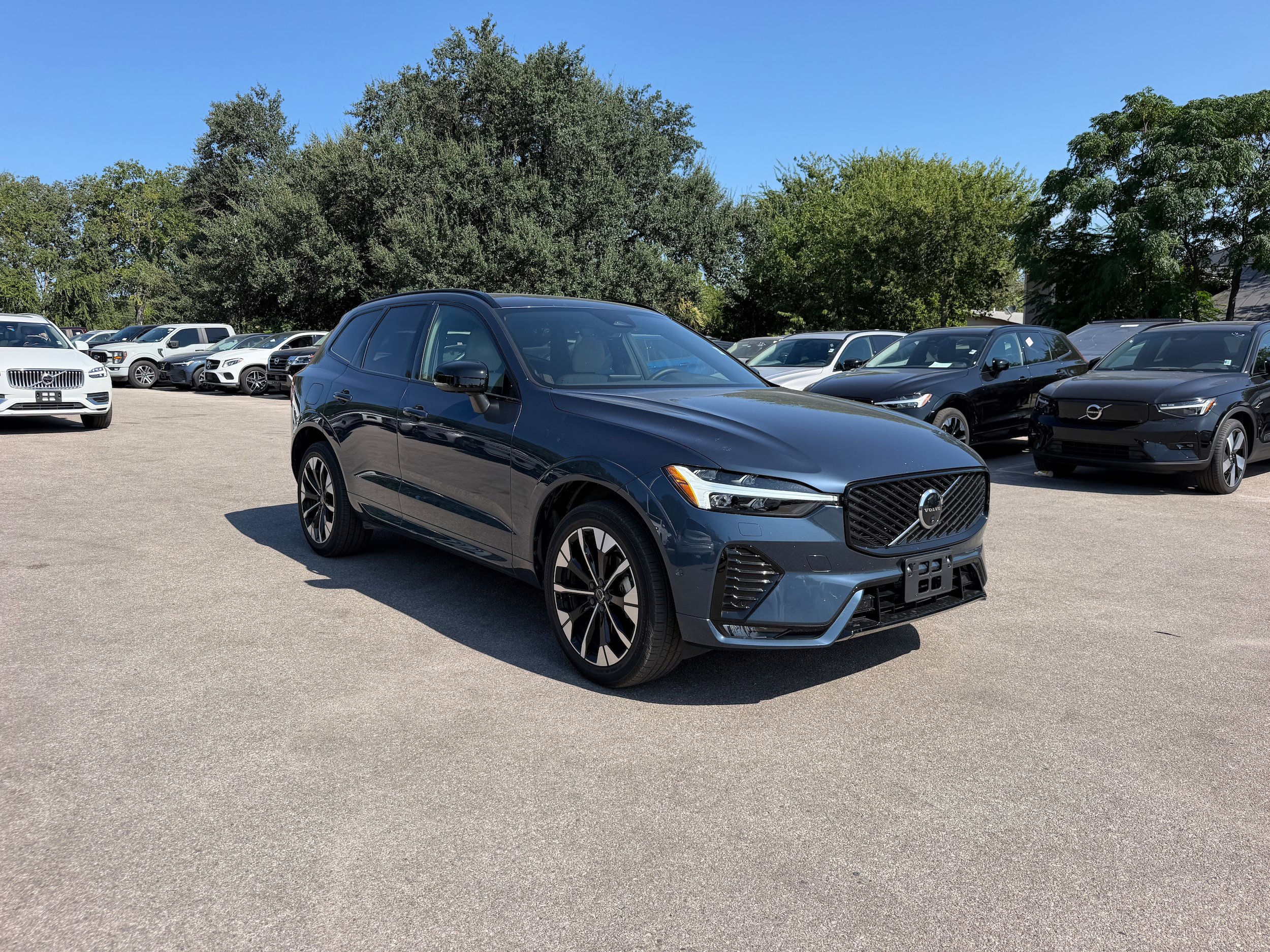 Certified 2026 Volvo XC60 B5 Plus AWD/4WD image 7