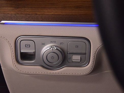 Used 2025 Mercedes-Benz GLS 580 4MATIC image 20