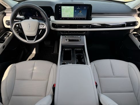 New 2026 Lincoln Aviator 2WD image 11