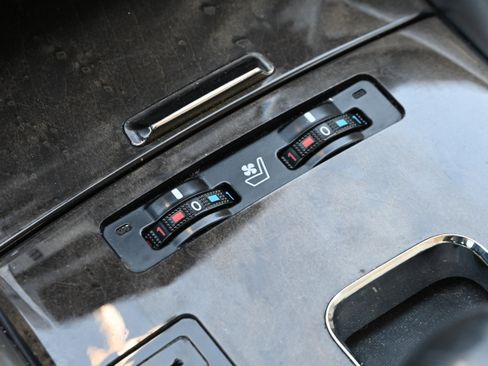 Used 2010 Lexus IS 350C Luxury image 21