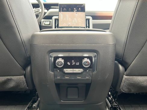 New 2026 GMC Yukon Denali w/ Denali Reserve Package AWD/4WD image 17