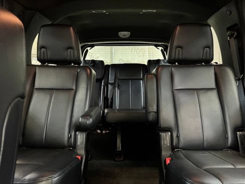 Used 2017 Ford Expedition Limited w/ Equipment Group 301A AWD/4WD image 16
