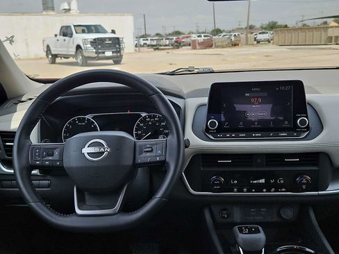 Used 2025 Nissan Rogue SV FWD image 14
