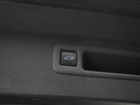 Used 2021 Toyota Highlander LE AWD/4WD image 15