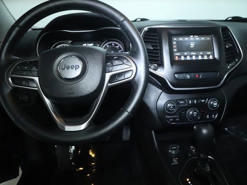Used 2019 Jeep Cherokee Latitude Plus w/ Cold Weather Group AWD/4WD image 28