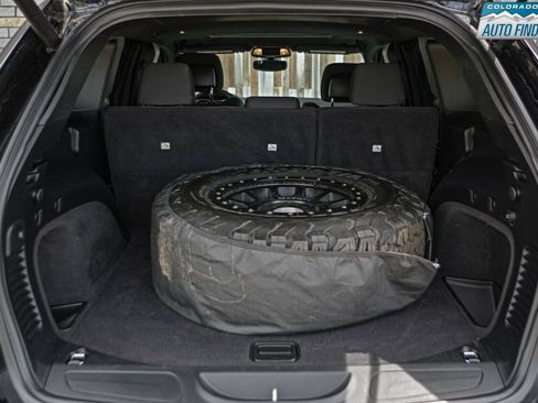 Used 2019 Jeep Grand Cherokee Laredo AWD/4WD image 27