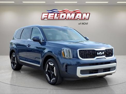 Used 2024 Kia Telluride EX w/ EX Captain's Chair Package FWD image 8