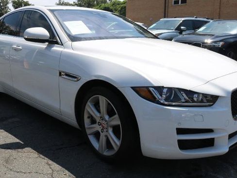 Used 2018 Jaguar XE Prestige RWD image 3