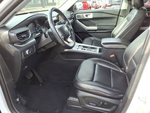 Certified 2021 Ford Explorer XLT w/ Equipment Group 202A image 10
