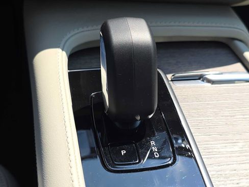 Certified 2023 Volvo XC90 T8 Plus AWD/4WD image 33
