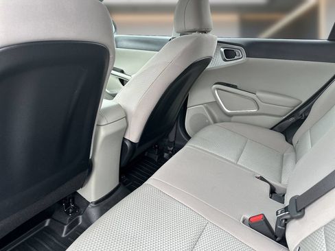 Used 2025 Kia Soul LX w/ LX Technology Package FWD image 14