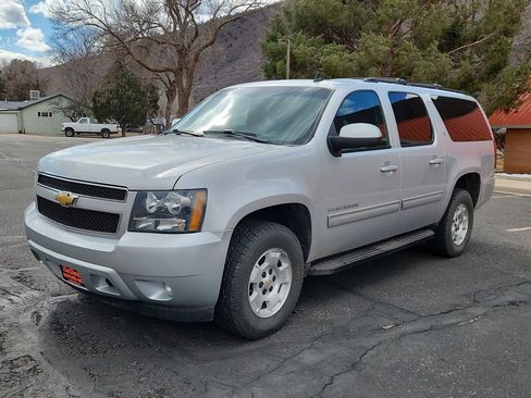 Used 2014 Chevrolet Suburban LT w/ Luxury Package image 4