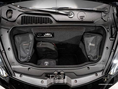 Used 2021 Lamborghini Huracan EVO RWD image 4