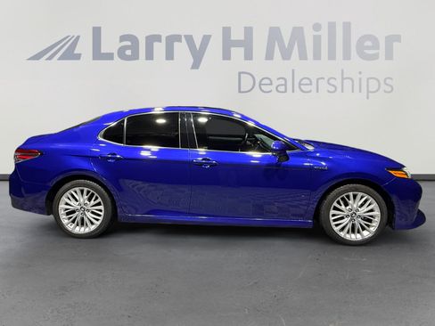 Used 2018 Toyota Camry XLE image 6