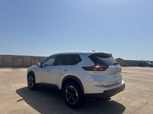 Certified 2025 Nissan Rogue SV FWD image 14