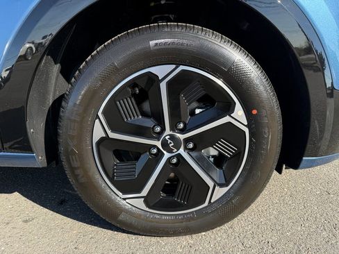 New 2026 Kia Niro FWD image 9