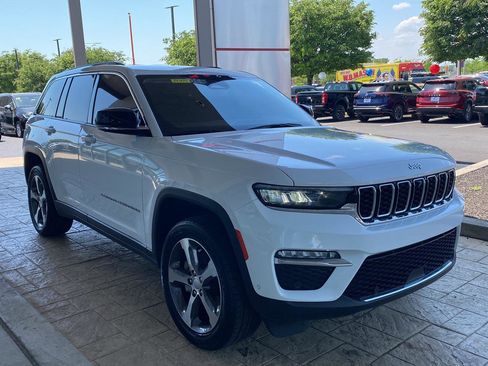 Used 2023 Jeep Grand Cherokee Limited w/ Luxury Tech Group II AWD/4WD image 3