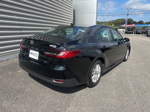 Used 2025 Toyota Camry LE image 3
