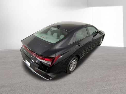 New 2026 Hyundai Elantra SE image 36
