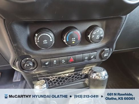 Used 2015 Jeep Wrangler Unlimited Sahara w/ Connectivity Group AWD/4WD image 8