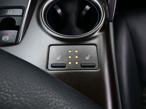 Used 2021 Toyota Camry SE w/ Cold Weather Package image 23