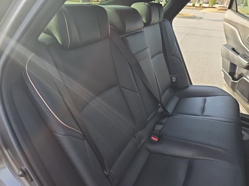 Used 2023 Toyota Crown Limited image 12