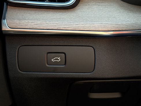 New 2026 Volvo XC90 B6 Plus w/ Protection Package Premier image 22