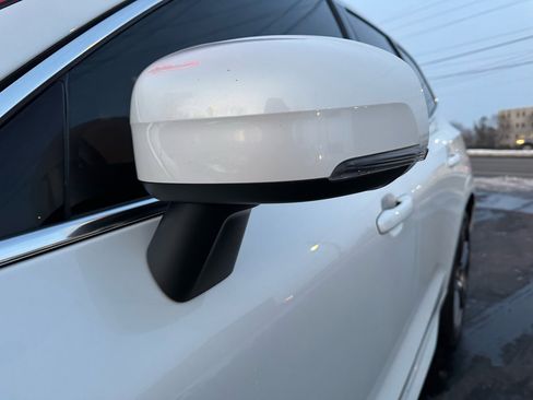 Used 2019 Volvo XC60 T5 Momentum w/ Multimedia Package image 17