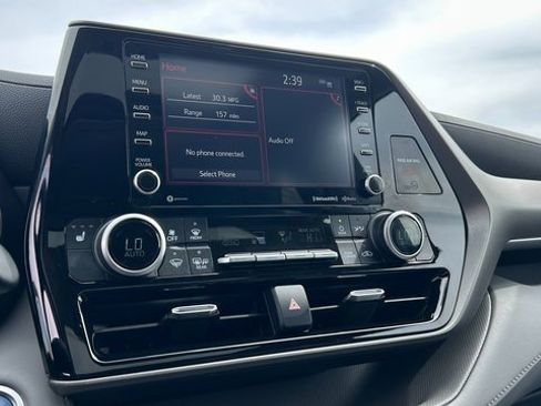 Used 2021 Toyota Highlander XLE image 29