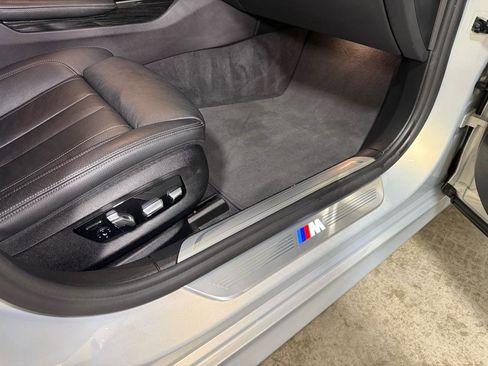 Used 2019 BMW 740i w/ M Sport Package image 33