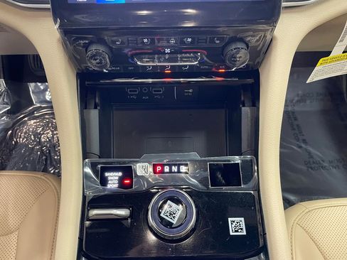 New 2025 Jeep Grand Cherokee Limited w/ Luxury Tech Group II image 9