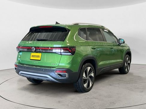 New 2026 Volkswagen Taos SE image 6