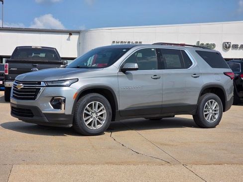 Used 2023 Chevrolet Traverse LT AWD/4WD image 3