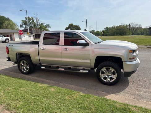 Used 2018 Chevrolet Silverado 1500 Custom w/ Custom Value Package image 7