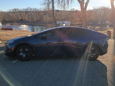 Used 2023 Toyota Prius LE image 3