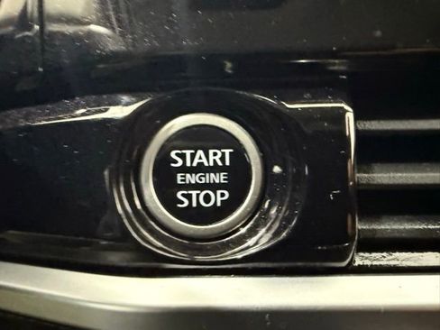 Used 2022 Nissan Pathfinder SV image 41