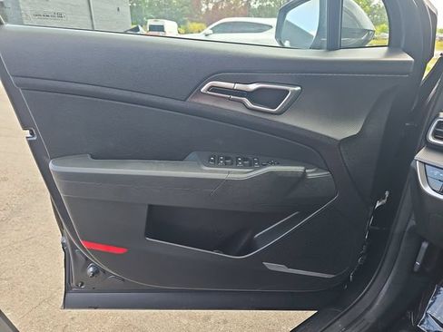 Used 2023 Kia Sportage LX FWD image 32