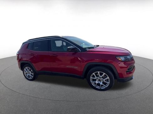 Used 2025 Jeep Compass Limited image 2