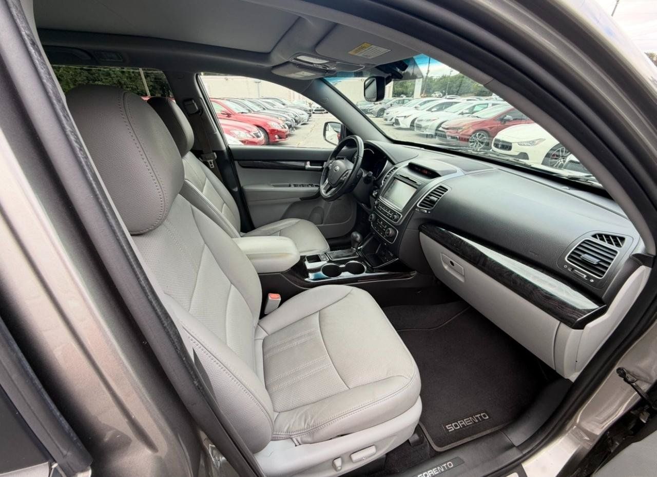 Used 2015 Kia Sorento SX FWD image 18