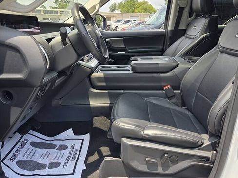 Used 2025 Ford Expedition Platinum AWD/4WD image 6