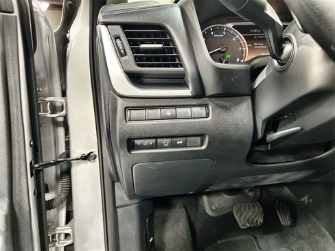 Used 2024 Nissan Rogue SV image 13