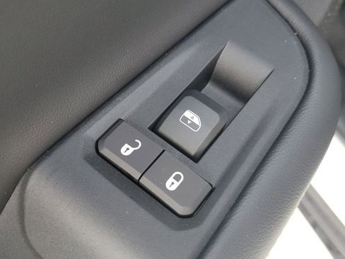 New 2025 Jeep Grand Cherokee Altitude image 18