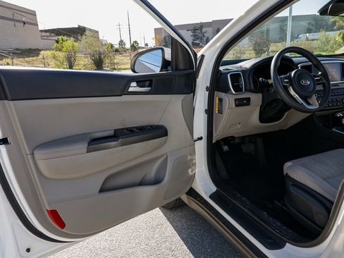 Used 2022 Kia Sportage LX image 13